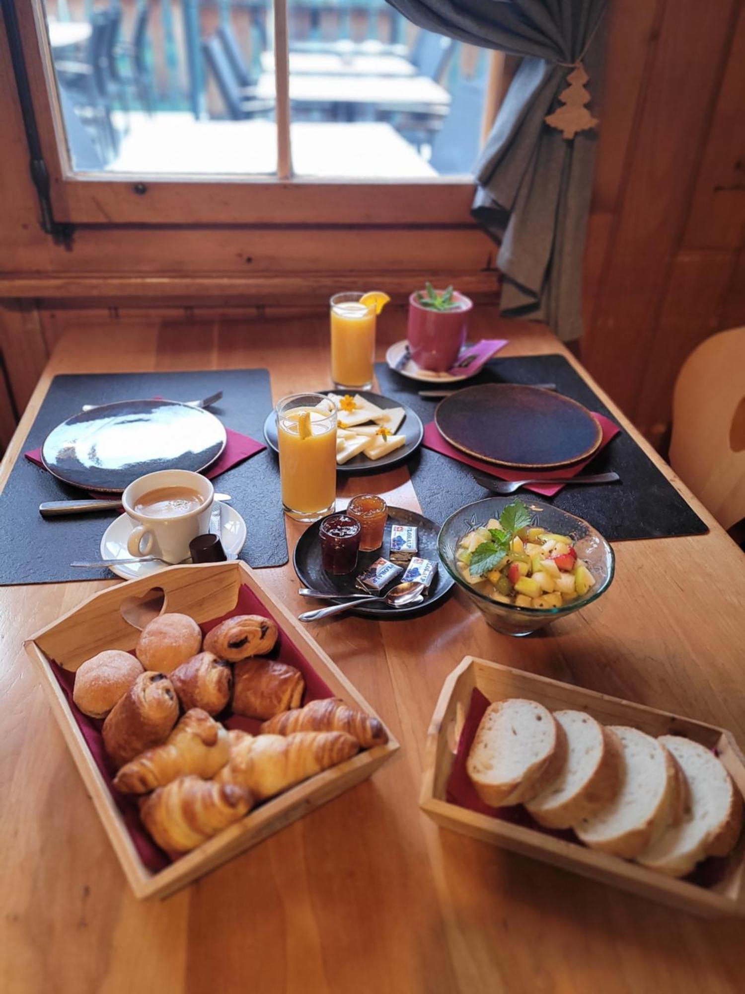 Auberge Le Mont-Gele Iserables Esterno foto